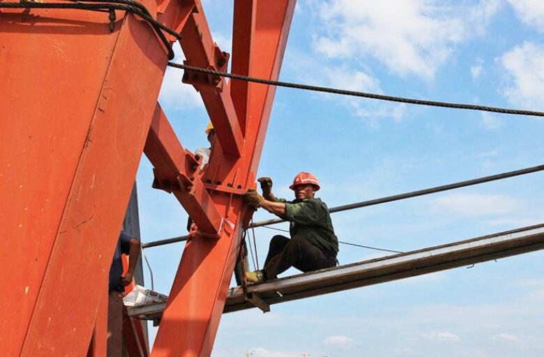 �\�]�K��(y��ng)��